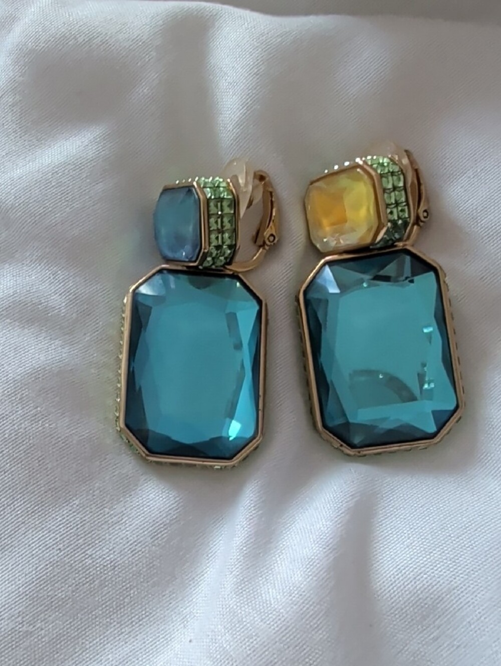 asymmetrical Swarovski Orbita clip earring - Picture 2 of 4